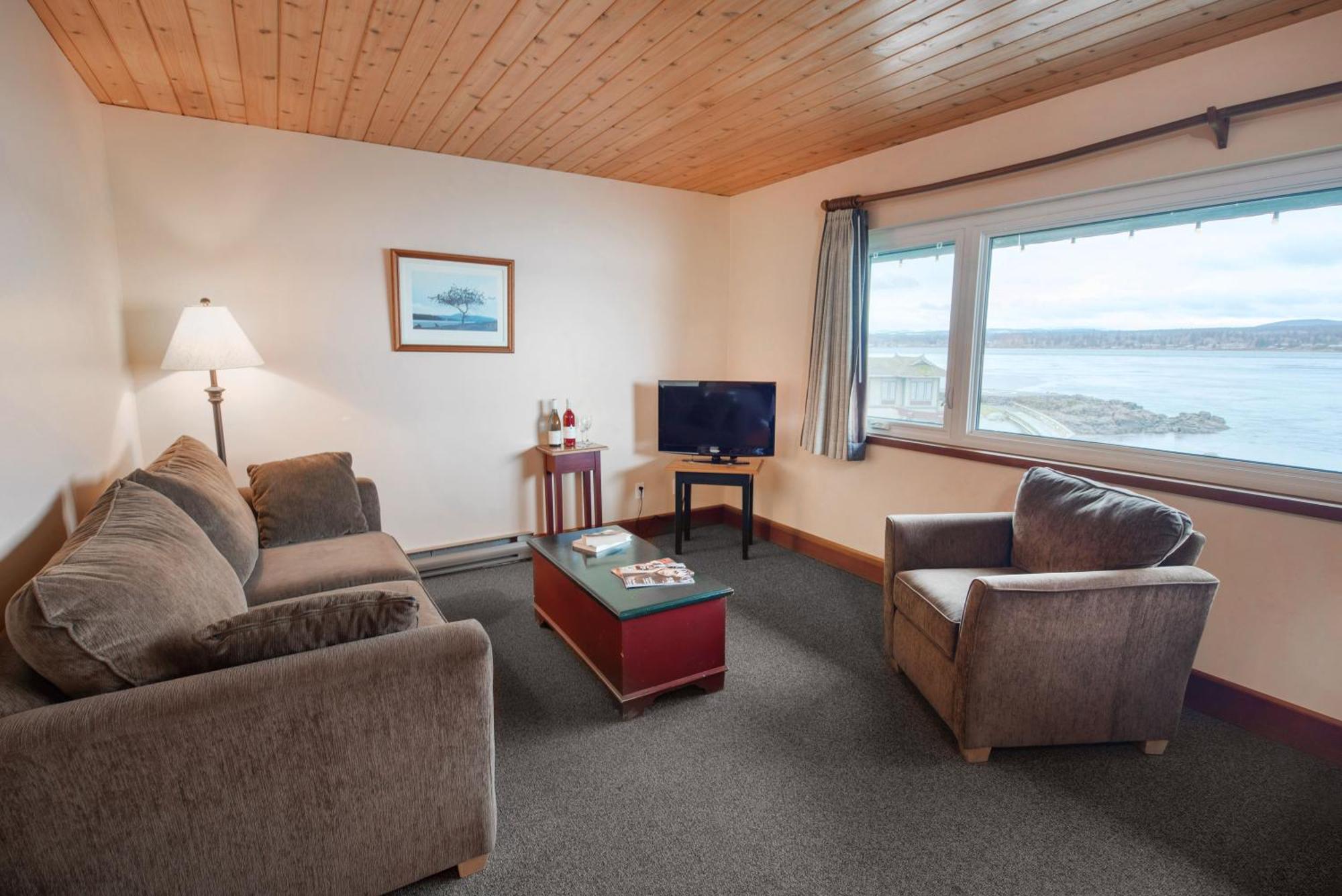 April Point Resort Quathiaski Cove Zewnętrze zdjęcie